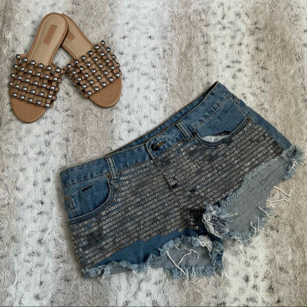 𝅺[5] Vintage Billabong Metal Hardware Festival Distressed Denim Jean Shorts